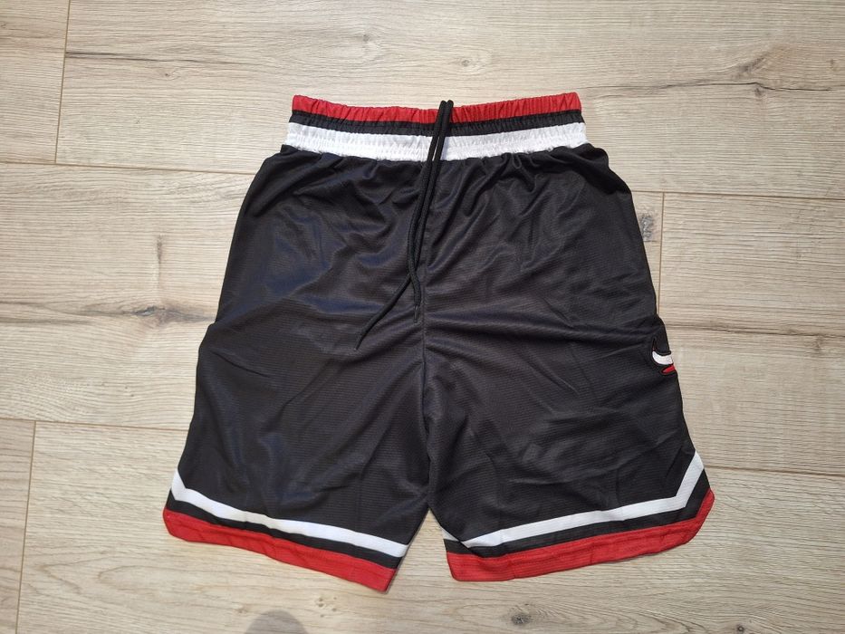 Баскетболни шорти на Чикаго Булс!