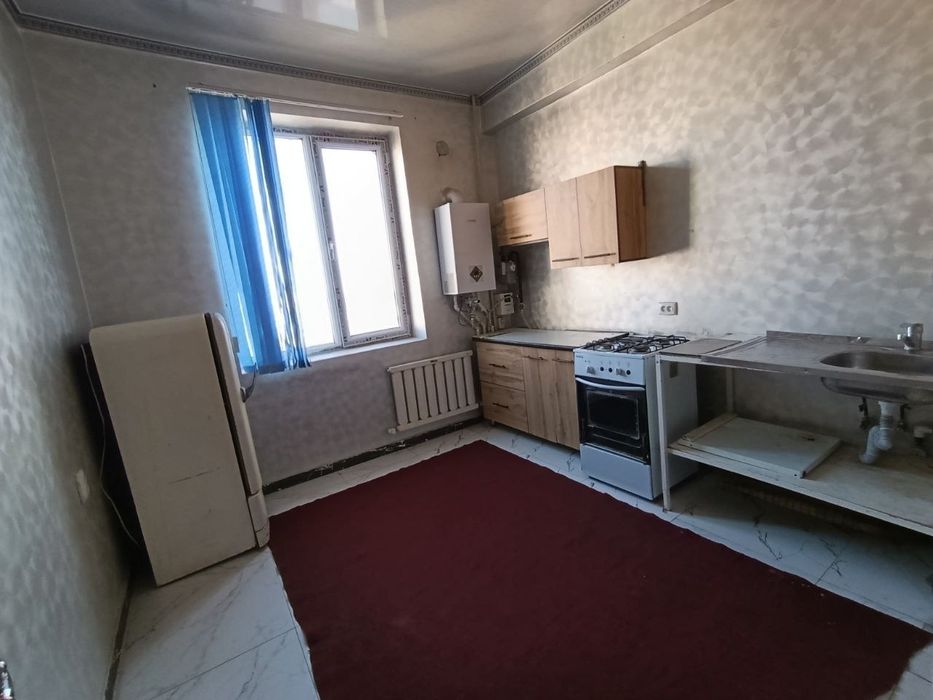 Тезда 1 хонали квартира сотилади.