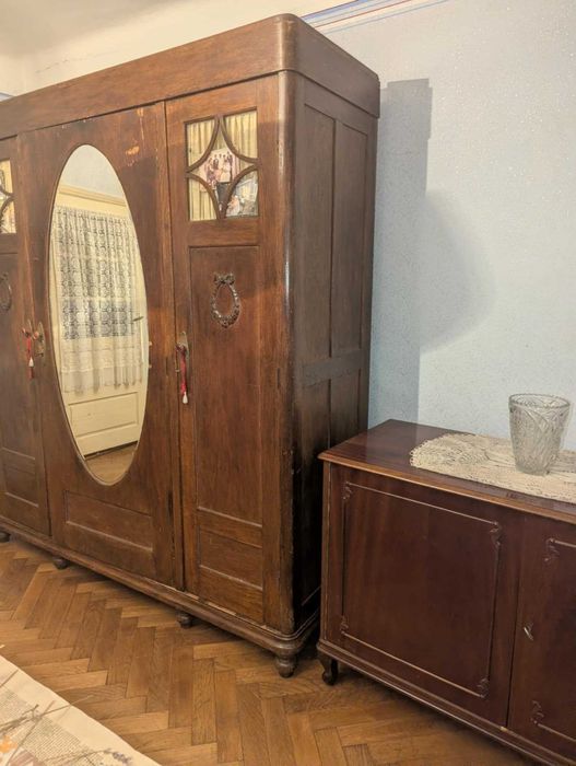 Dulap Art Deco interbelic lemn masiv si cristal, termen 7 zile maxim