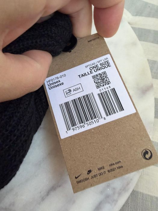 Nike Terra beanie căciulă unisex neagra cu logo mic lateral mărime OS noua originala