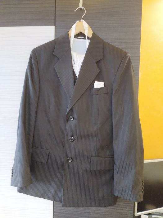 Costum negru din lana nr. 44