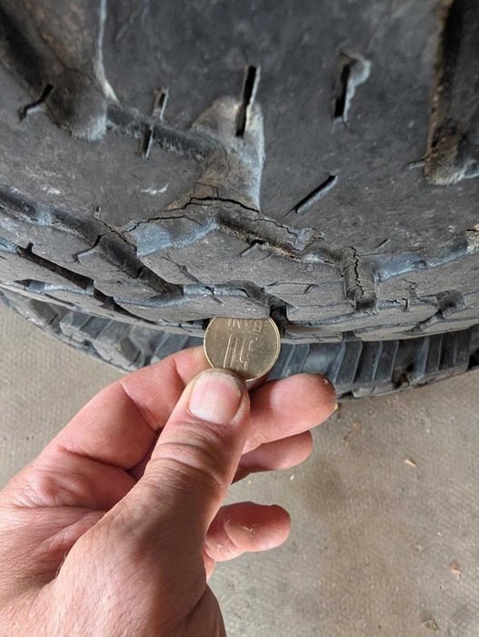 BF Goodrich KO2 31x10.5x15 anvelope și jante.