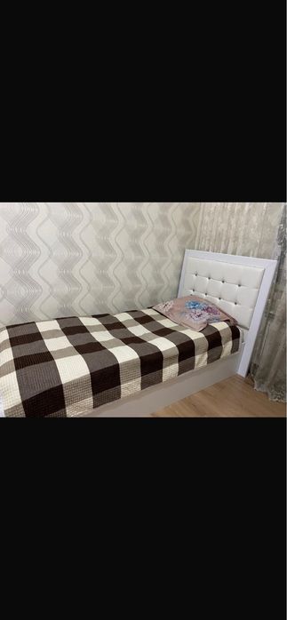 Кровать с матрасом