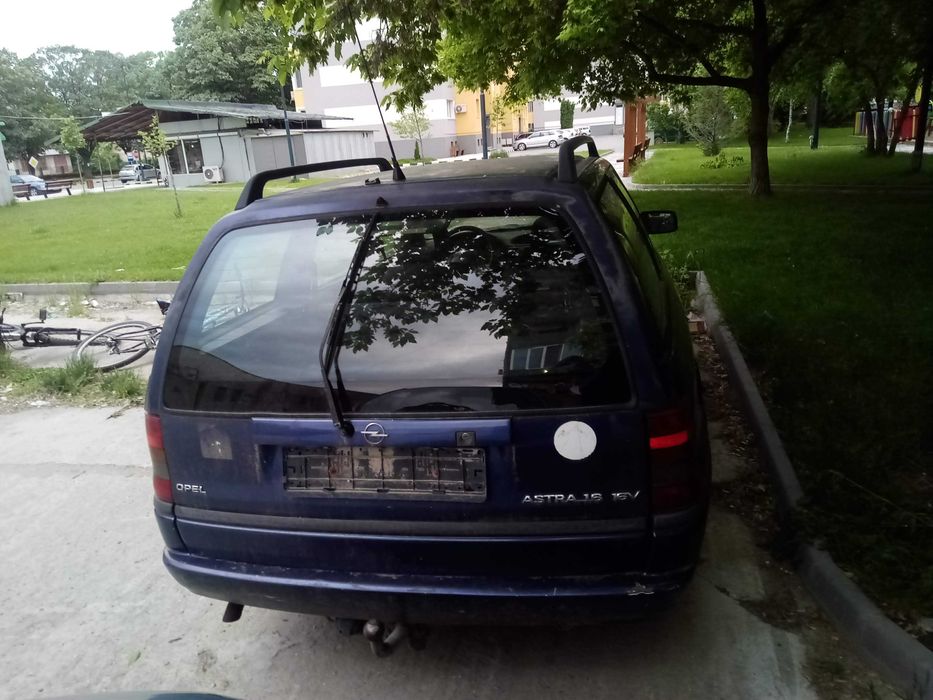 Части за Opel Astra F Caravan 1.6 16v 100hp Ел стъкла/колата вече е на