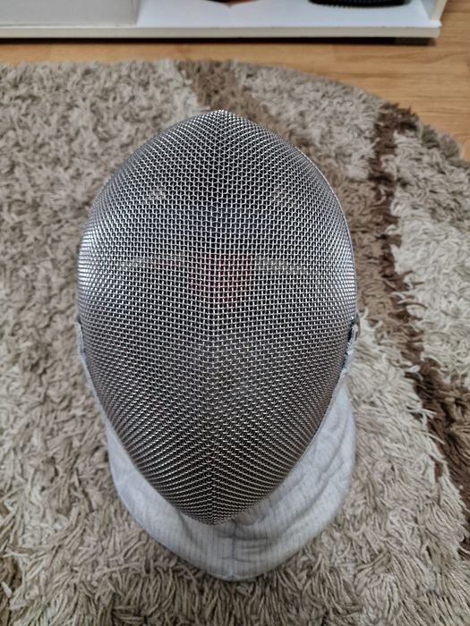 Vând Echipament de Scrima (sabie)