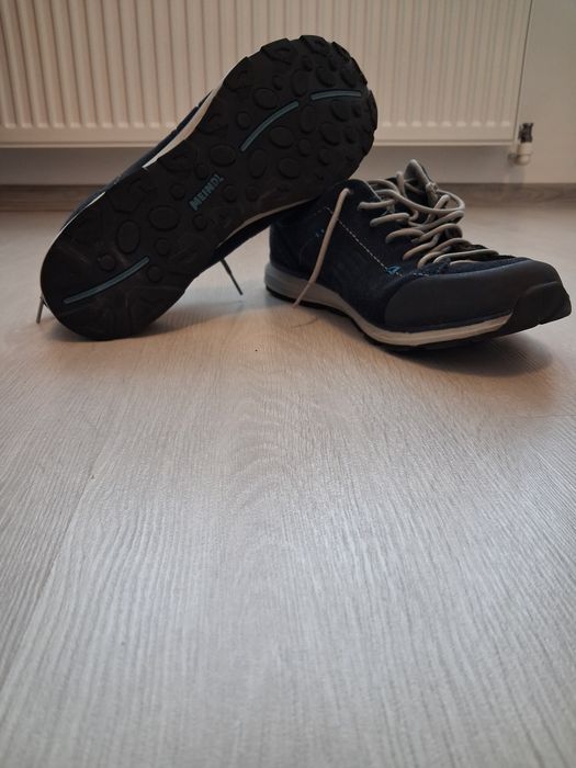 Vând Pantofi Piele intoarsa Meindl mărimea 44 bărbați