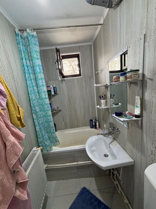 Vând apartament 3 camere