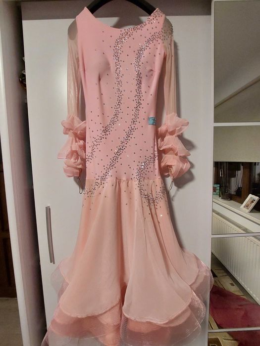 vand rochita dans sportiv standard