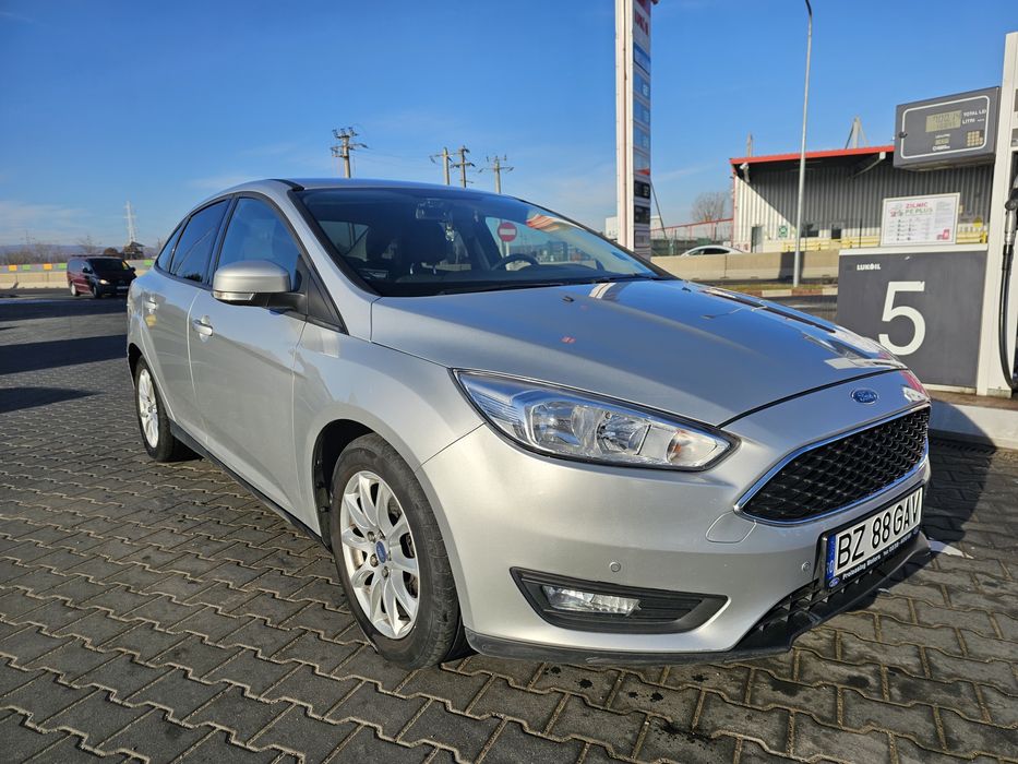 Ford Focus Sedan 3