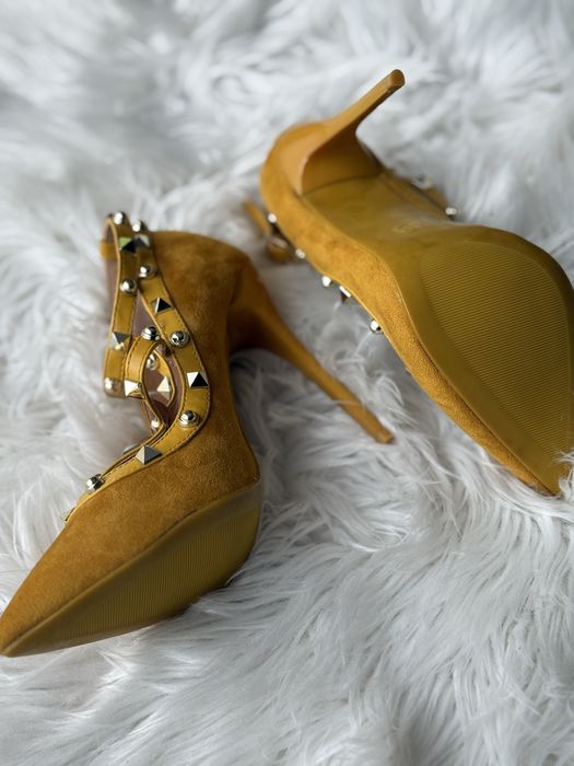 Pantofi stiletto cu tinte si bretele noi