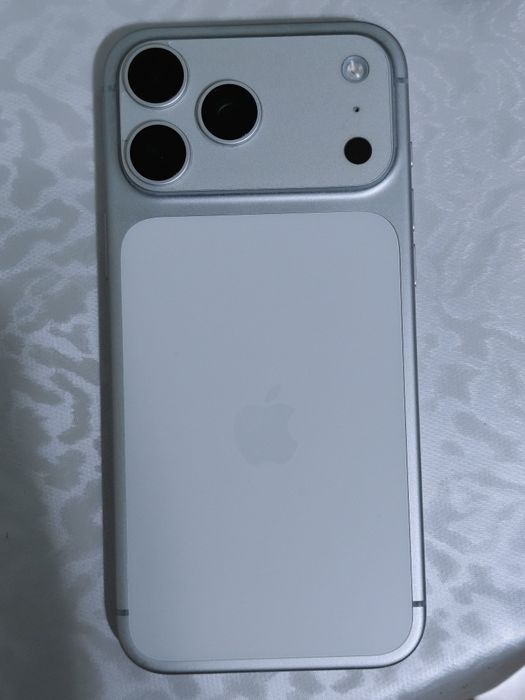 Продам iPhone 17 Pro Max 256 ГБ