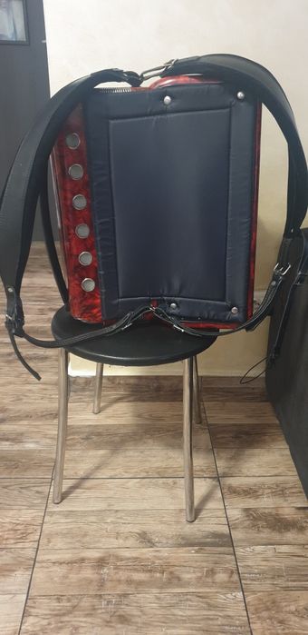 Vând sau schimb acordeon cu sistem midi