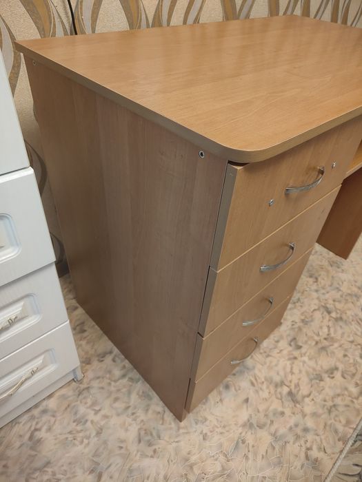 Стол письменный школьный