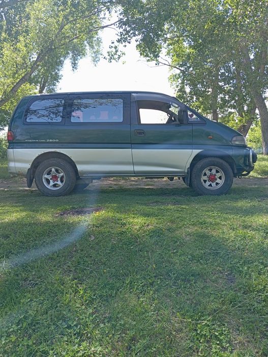 Продам Митсубиси Делика