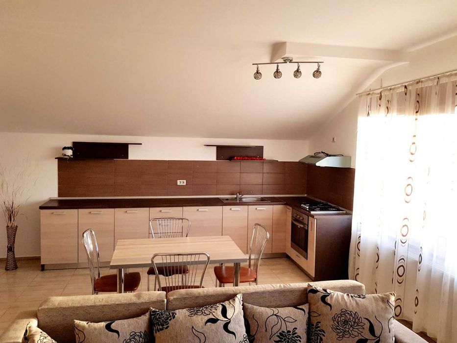 Proprietar inchiriez apartment cu 3 camere zona Spitalul Judetean