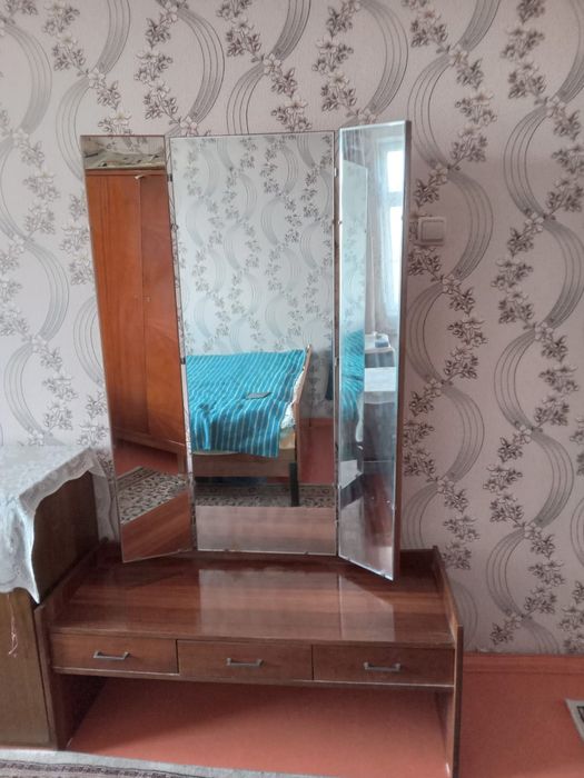 Трюмо с зеркалом