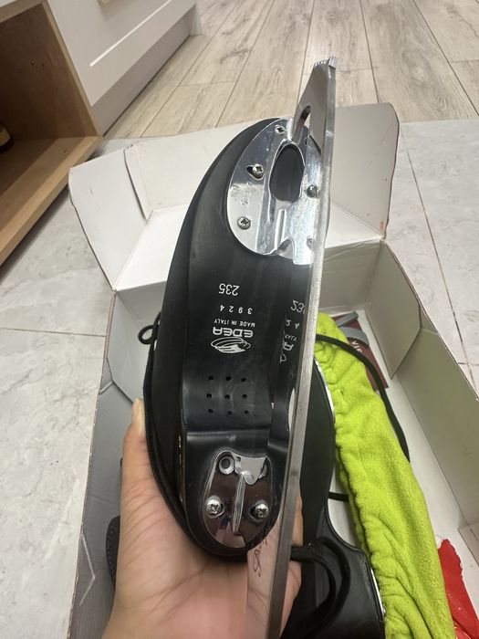 Продам коньки Edea Chorus 235