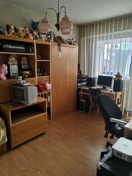 Продава се Тристаен апартамент в Перник, Изток - 89 кв.м за 956 €/кв.м - Снимка #2