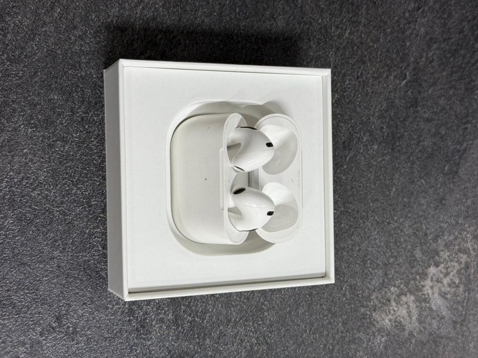 Apple AirPods 3 .
