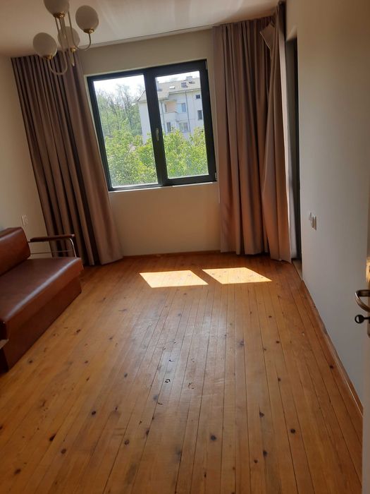 Продава се Четиристаен апартамент в Плевен, 9-ти квартал - 130 кв.м за 1270 €/кв.м - Снимка #1