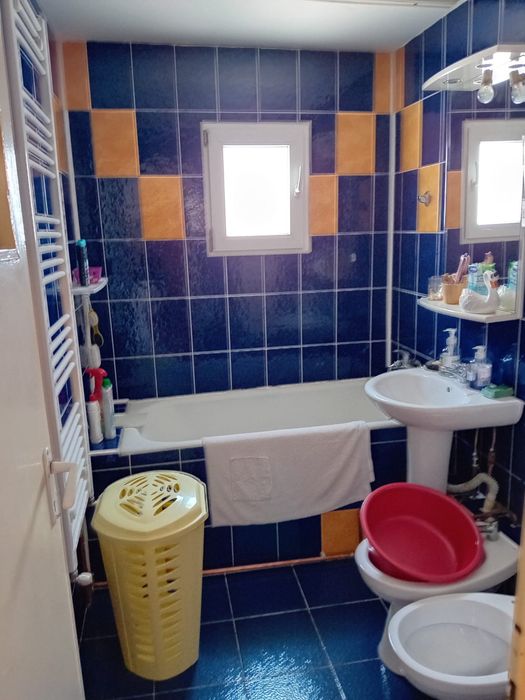 Inchiriez apartament