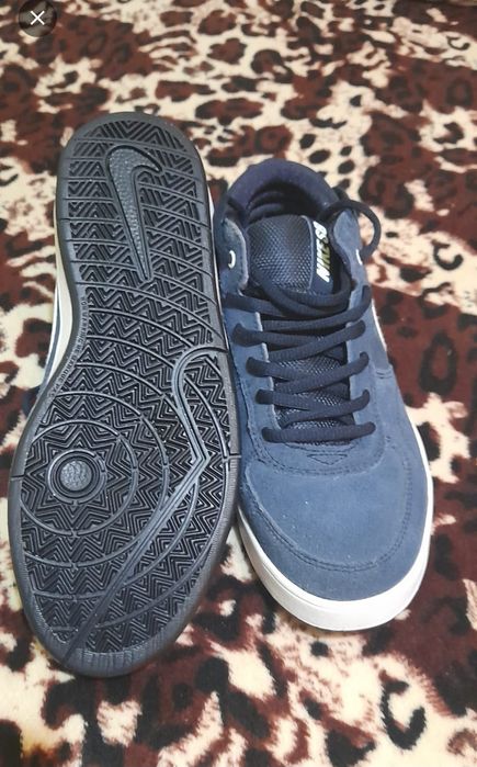 Vând urgent adidași Nike mărime 38 noi