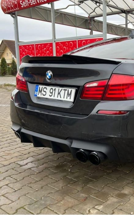 Eleron lip portbagaj BMW Seria 5 F10 2009-2016 model M4 negru lucios