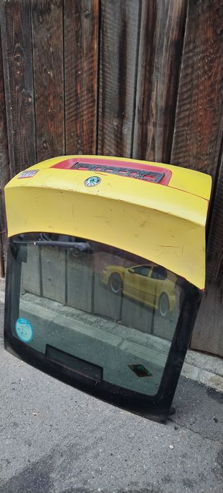 Vând skoda octavia 2 avariată +12 cauciucuri cu jante tabla  bara fata  spate noi, instalație gaz tommaseto...