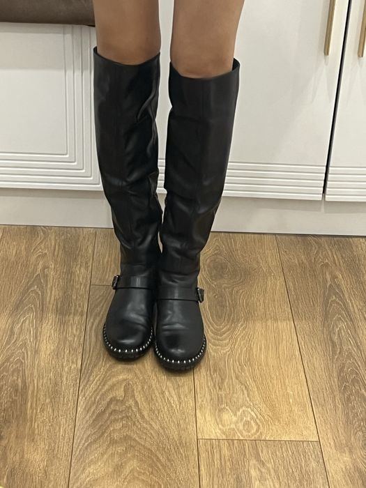 Продам зимние сапоги от баскони