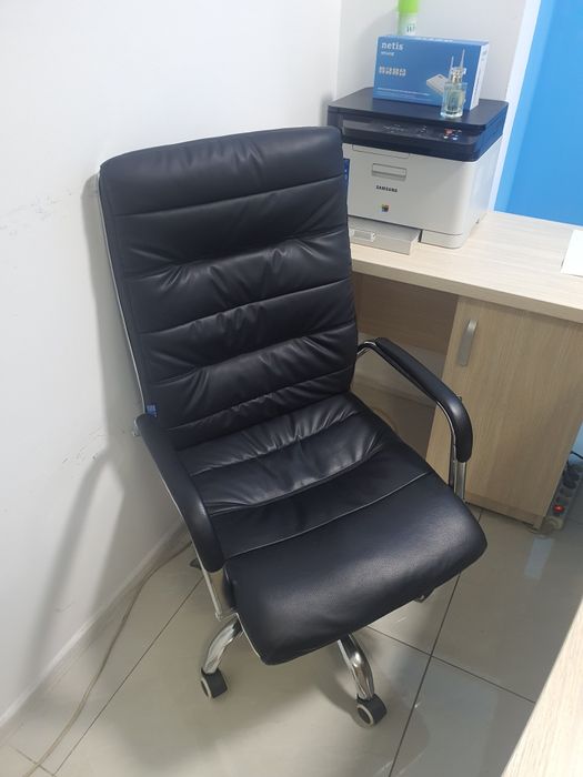 Of is uchun stol soul va kreslo sotiladi