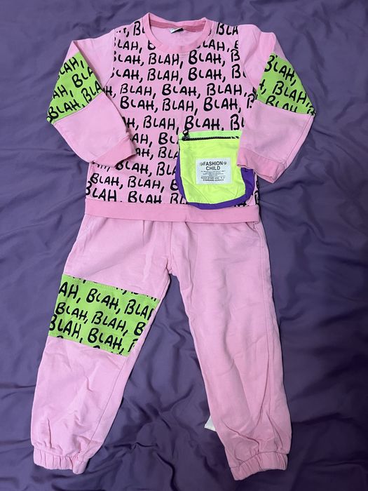 Одежда на девочку 110 размер (+-4 г)