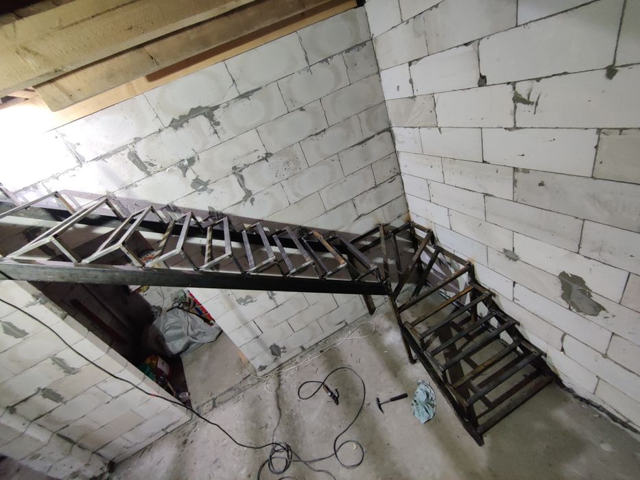 Лестница   каркас    обшивка