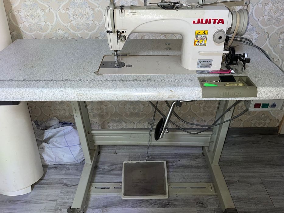 Идеал ҳолатдаги тикув машинаси тезда сотилади! Продаю швейную машину