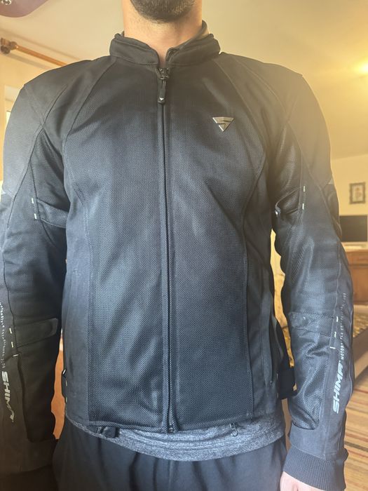Vand exhipament moto(casca ,geaca ,pantaloni )