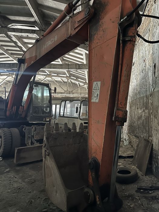 Колесный Экскаватор Hitachi ZX210