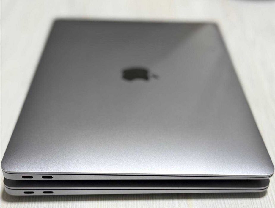 MacBook Air space grey 13.3 Inch 2K Retina Chip M1 CPU 8 8GB/128GB 96%