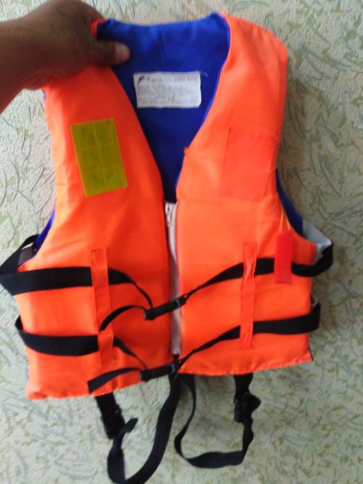 Продам. Спасательный жилет.