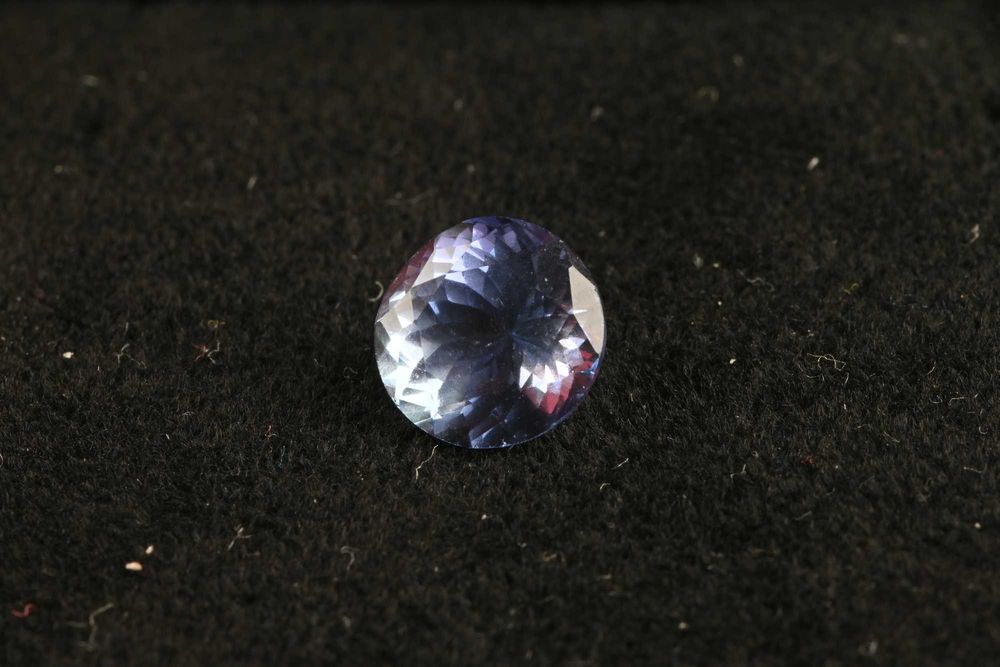 Танзанит 3.4 карата , диаметер 9мм, височина 6,6мм