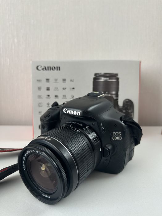 Продаю Canon 600D + китовый объектив 18–55