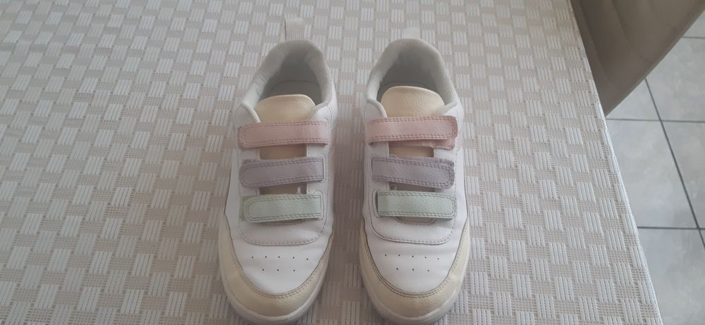 Adidasi fetite marca HM marimea 34