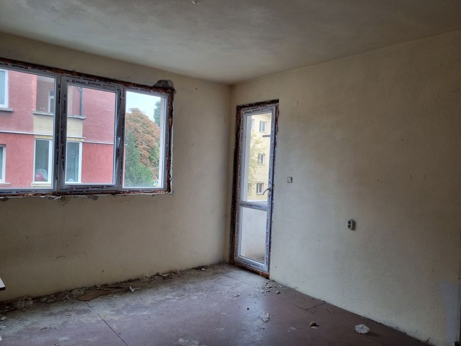 Продава се Четиристаен апартамент в Благоевград, Запад - 91 кв.м за 1077 €/кв.м - Снимка #2