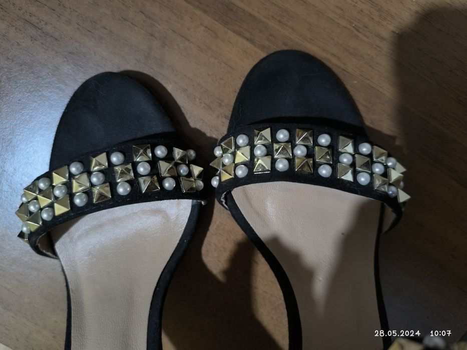 Елегантни сандали на ток 38