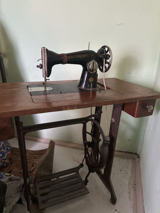 Старийная Швейная машина