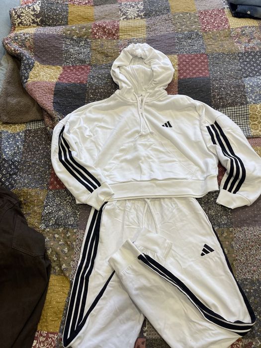 Комплект анцунг-ади дас-бял,обличан 1път