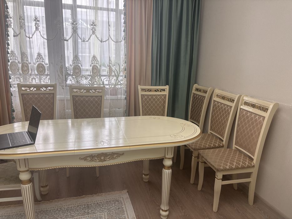 Стол со стульями