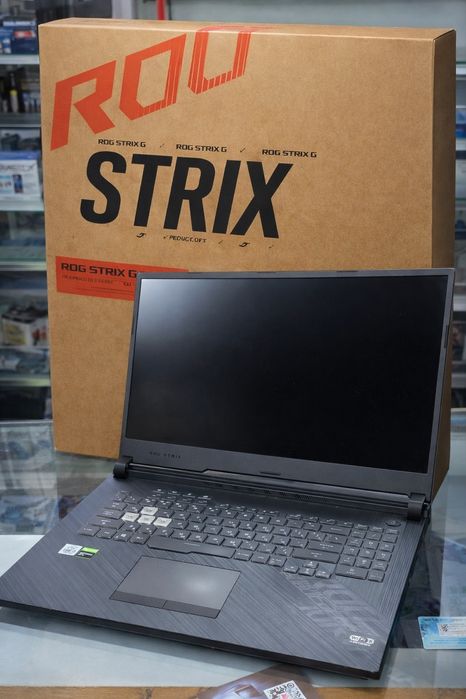 Asus ROG Strix  17.3 FullHD