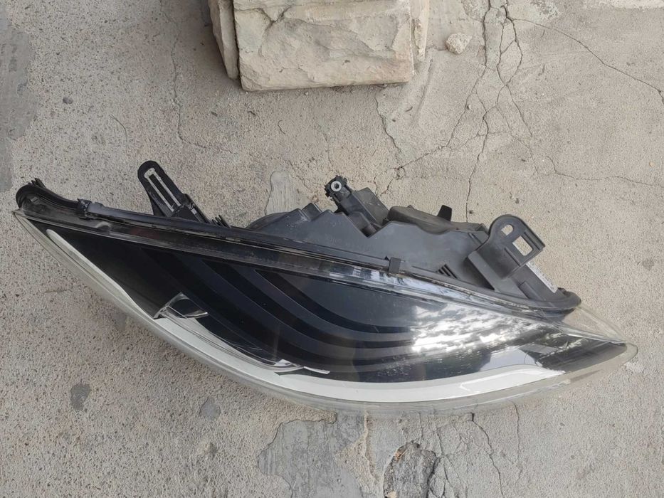 Фар Renault Megane 3 Face десен / Фар Рено Меган 3 Фейслифт Оригинален