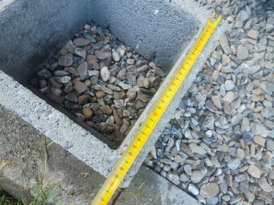 Bolțari pentru stâlpi gard și borduri