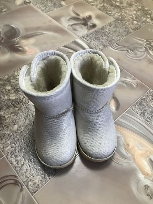 Продам детские сапоги
