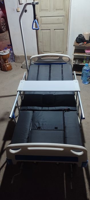 Медицинская кровать с матрасом